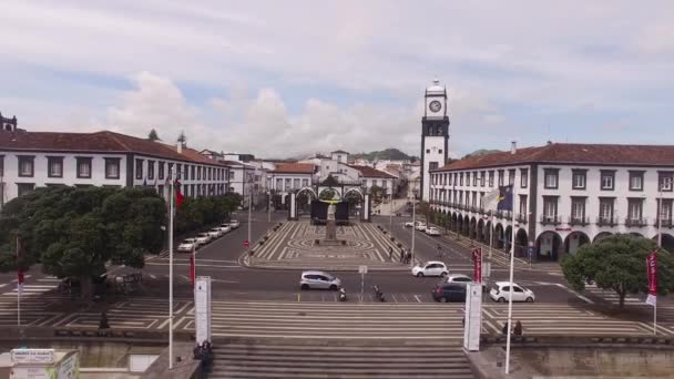 Şehir Merkezi ve Praça da Republica Ponta Delgada, Azores, Portekiz Hava görünümünü. 23 Nisan 2017 — Stok video