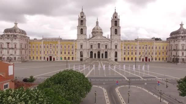 Main facade of the royal palace in Mafra, Portugal, May 10, 2017. Aerial view. — Stock Video