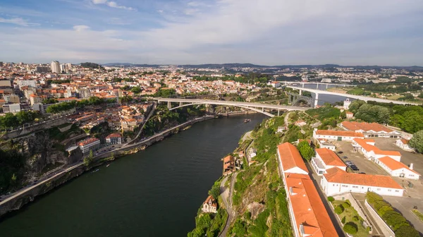 Widok z lotu ptaka mostów nad rzeką Duero w Porto, Portugalia — Zdjęcie stockowe