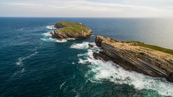 Mały kamień piękna wyspa Baleal wykończenie Peniche w Oceanie, — Zdjęcie stockowe