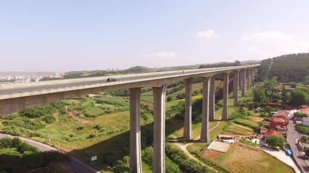 Luchtfoto van moderne weg in Portugal — Stockvideo