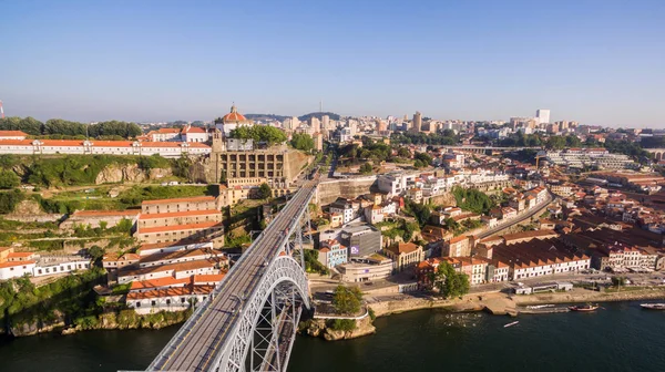 Mosteiro da Serra do Pilar i most dom luis I rzekę Douro, Porto, Portugalia. 17 maja 2017 r. — Zdjęcie stockowe