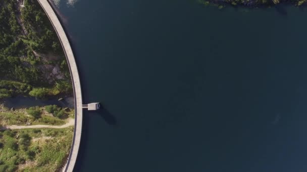 Vista aérea da Barragem do Vilarinho da Furna no Rio Homem, Portugal — Vídeo de Stock