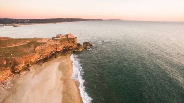 Okyanus ve günbatımı, Portekiz fenerinde Nazare havadan görünümü