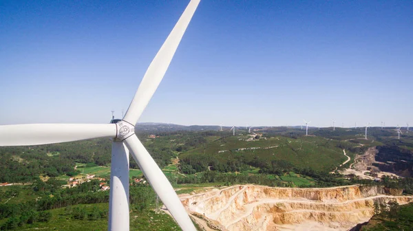 Yel değirmenleri alanında, Portekiz güzel hava yakından görmek