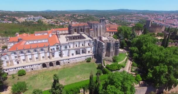 Vzdušný pohled na klášter Kristův v Tomaru, Portugalsko — Stock video