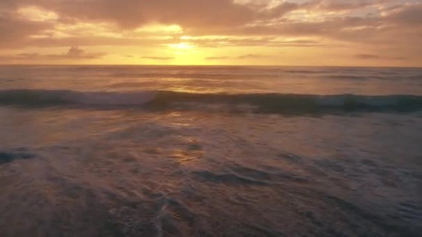 大西洋に沈む夕日のパノラマ空撮 — ストック動画