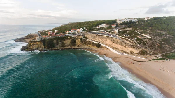 Vista aérea del océano cerca de Azenhas do Mar, Portugal ciudad costera . — Foto de Stock