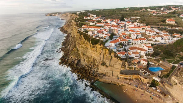 Vista aérea del océano cerca de Azenhas do Mar, Portugal ciudad costera . — Foto de Stock