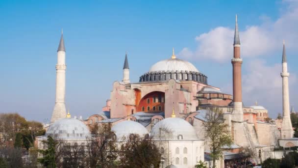 Exterior of the Hagia Sophia in Sultanahmet, Istanbul, on sunny day timelapse — Stock Video