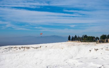 Pamukkale, Denizli ili güneybatı Türkiye'de doğal Sit