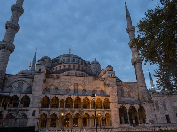 Mezquita azul Sultan Ahmed en Estambul por la mañana, Turquía — Foto de Stock