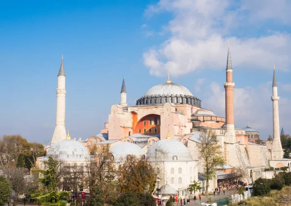 Exterior of the Hagia Sophia in Sultanahmet, Istanbul, on a evening — Stock Photo, Image