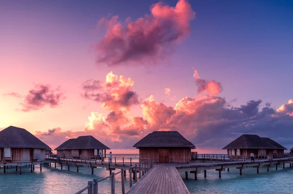 Coucher de soleil magnifique aux Maldives — Photo