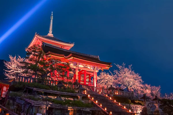 Våren natt som tänds vid Kiyomizu-dera, Kyoto, Japan — Stockfoto