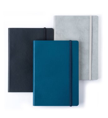 Beyaz arka plan üzerinde izole deri Notebook ,