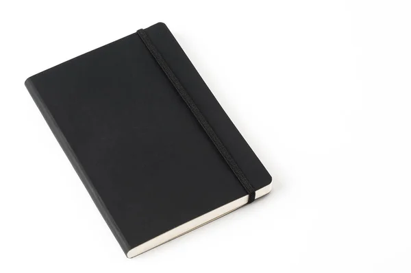 Cuaderno de cuero negro aislado sobre fondo blanco — Foto de Stock