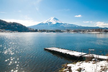 MT fuji erken sabah göl kawaguchiko yansıması ile