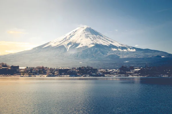 Mt fuji a kora reggeli órákban, a reflexió a tó kawaguc — Stock Fotó