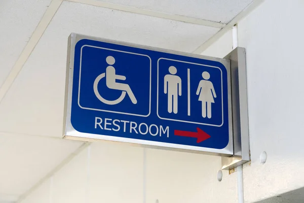 Znak łazienki dla mężczyzn, kobiet i osób niepełnosprawnych — Zdjęcie stockowe