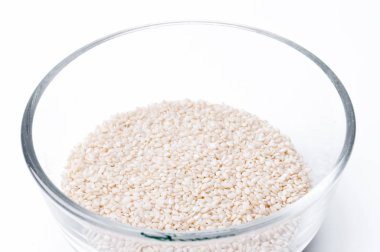 beyaz susam beyaz arka plan üzerinde atış kapat.