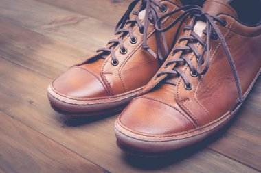 Bir çift kahverengi deri ayakkabı vintage ile