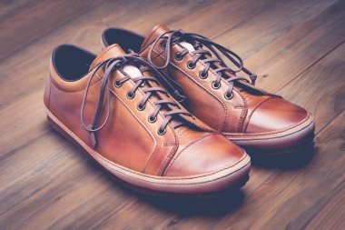 Bir çift kahverengi deri ayakkabı vintage ile