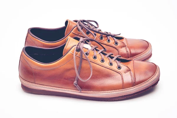 erkek deri kahverengi ayakkabılar beyaz arka plan üzerinde.