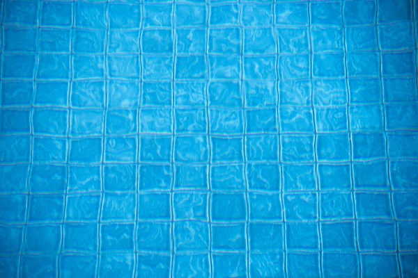 Piscina, L'acqua in piscina blu trasparente — Foto Stock