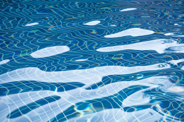 Swimming pool, The water in the pool blue transparent — Stock Photo, Image