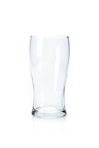 Un vaso vacío. aislado sobre un fondo blanco. — Foto de Stock
