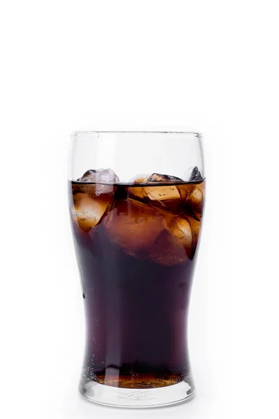 Cola de gelo com salpicos, bolhas. Beba com gelo . — Fotografia de Stock