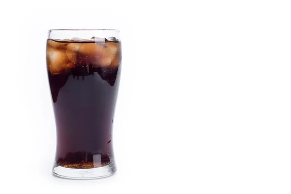 Cola de gelo com salpicos, bolhas. Beba com gelo . — Fotografia de Stock