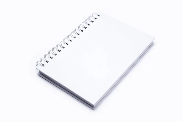 Cuaderno de cuero blanco aislado sobre fondo blanco —  Fotos de Stock