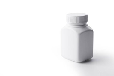 beyaz zemin üzerine beyaz plastik ilaç şişesi