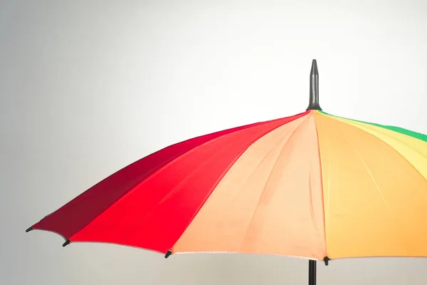 Regenschirm auf weißem Hintergrund. — Stockfoto