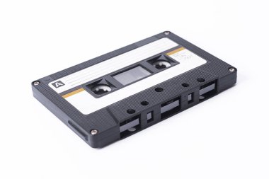 beyaz arkaplanda kaset.
