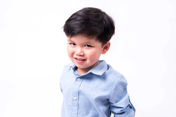 Gülümseme Asya yürümeye başlayan çocuk portre beyaz arka plan üzerinde. — Stok fotoğraf