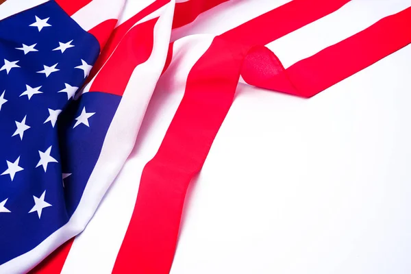 Primer plano de la bandera estadounidense sobre fondo blanco. — Foto de Stock