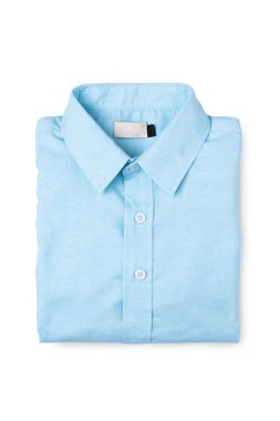 mavi gömlek beyaz arkaplanda izole edilmiş.