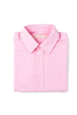 Pembe gömlek beyaz arkaplanda izole edilmiş.