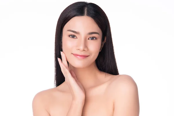 Bella giovane donna asiatica con pelle fresca pulita. Cura del viso, Trattamento viso, su sfondo bianco, Beauty and Cosmetics Concept — Foto Stock