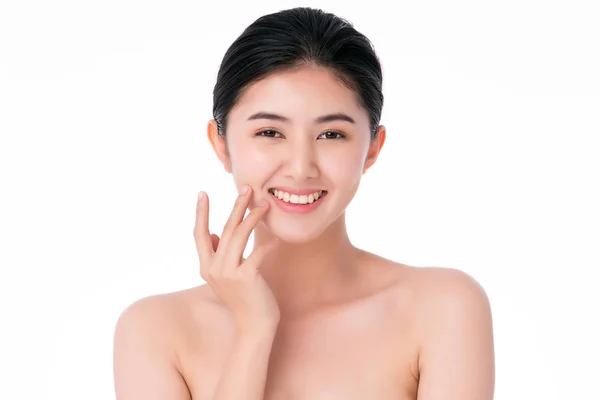 Mooie jonge Aziatische vrouw met schone verse huid. Gezichtsverzorging, Gezichtsbehandeling, op witte achtergrond, Schoonheid en cosmetica Concept — Stockfoto