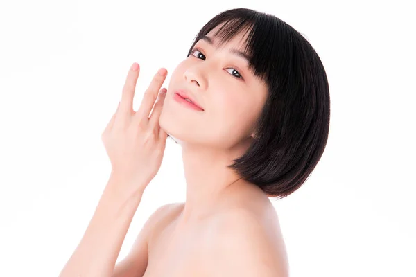 Belle jeune femme asiatique avec peau fraîche propre. Soins du visage, Soins du visage, sur fond blanc, Concept Beauté et Cosmétiques — Photo