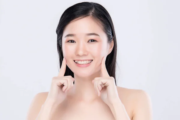 Porträt schöne junge Asiatin saubere frische nackte Haut Konzept. asiatische Mädchen Schönheit Gesichtspflege und Gesundheit Wellness, Gesichtsbehandlung, perfekte Haut, natürliches Make-up. — Stockfoto