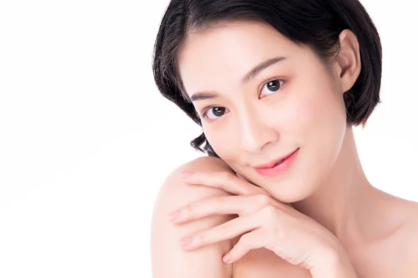 Portré gyönyörű fiatal ázsiai nő tiszta friss csupasz bőr koncepció. Ázsiai lány szépség arc bőrápolás és egészség wellness, arckezelés, tökéletes bőr, természetes smink, fehér alapon. — Stock Fotó