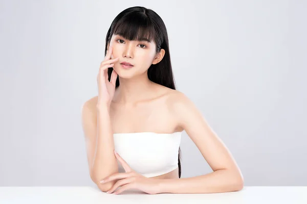 Portrait beautiful young asian woman clean fresh bare skin concept. Asian girl beauty face skincare and health wellness, Facial treatment, Perfect skin, Natural make up, on white background. — 스톡 사진