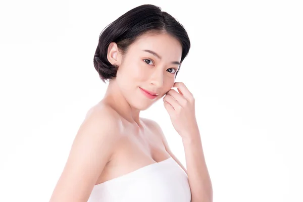 Ritratto bella giovane donna asiatica pulito fresco concetto di pelle nuda. Asiatico ragazza bellezza viso cura della pelle e benessere, Trattamento viso, Pelle perfetta, Trucco naturale, su sfondo bianco . — Foto Stock