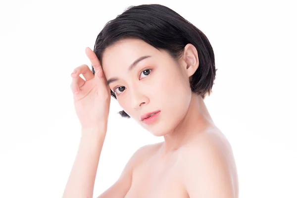 Portrait belle jeune femme asiatique propre concept de peau nue fraîche. Fille asiatique beauté visage soins de la peau et bien-être, Soins du visage, Peau parfaite, Maquillage naturel, sur fond blanc . — Photo