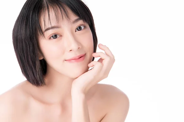 Portrait belle jeune femme asiatique propre concept de peau nue fraîche. Fille asiatique beauté visage soins de la peau et bien-être, Soins du visage, Peau parfaite, Maquillage naturel, sur fond blanc . — Photo